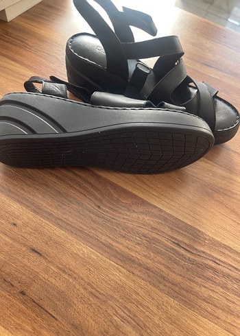 Derimod Siyah Dolgu Topuklu Kadın Sandalet - Görsel 3