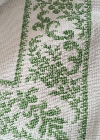 Yeşil el Nakışlı kare Masa Örtüsü - Görsel 2