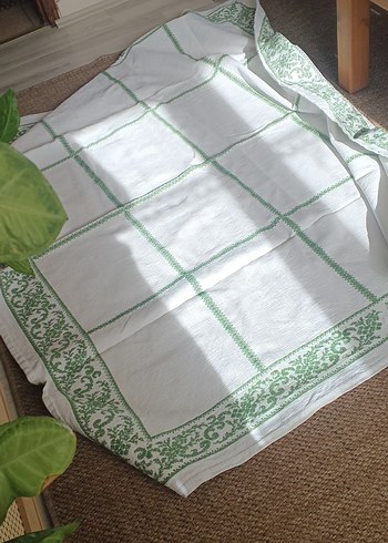 Yeşil el Nakışlı kare Masa Örtüsü - Görsel 3