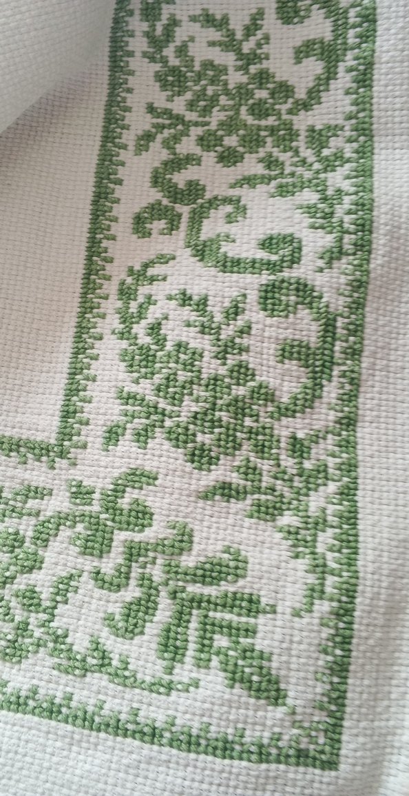 Yeşil el Nakışlı kare Masa Örtüsü - Görsel 2