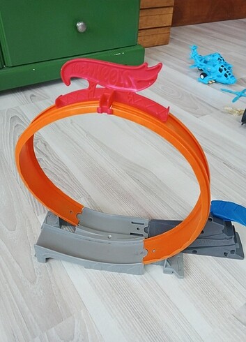 Hot Wheels Hotweels parkur ve fırlatma
