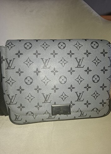 louis vuitton askılı çanta 