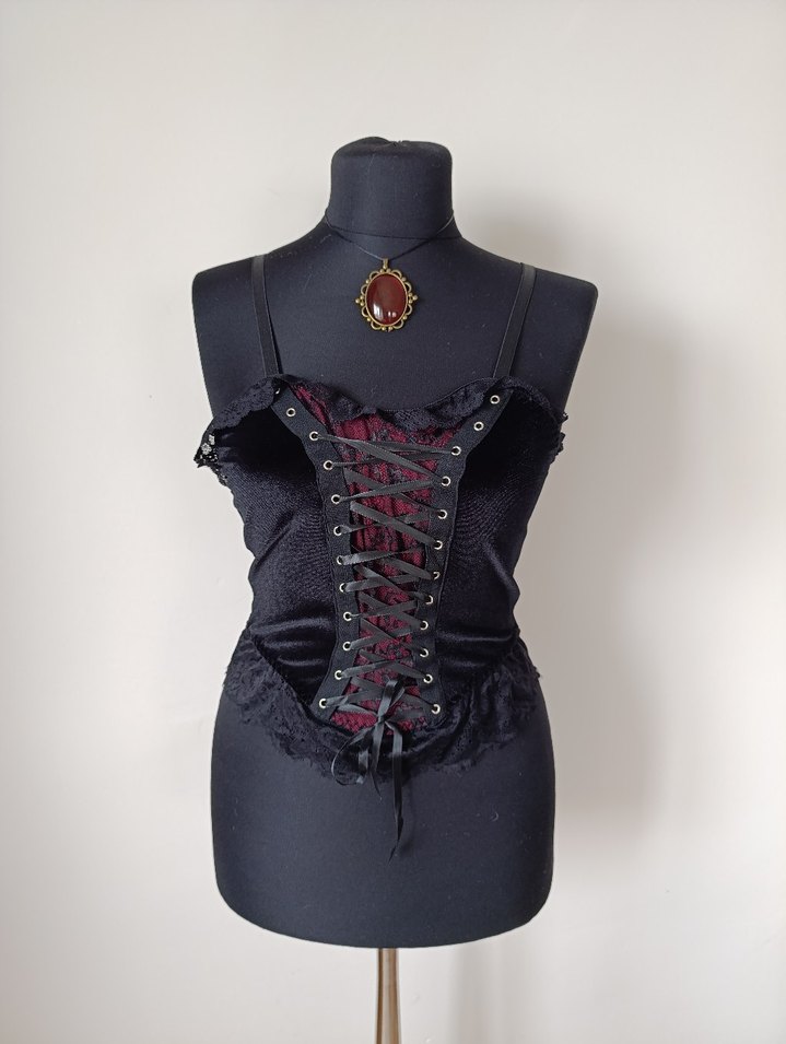 Dantel Detaylı Gotik Siyah Strappy Büstiyer - Görsel 2