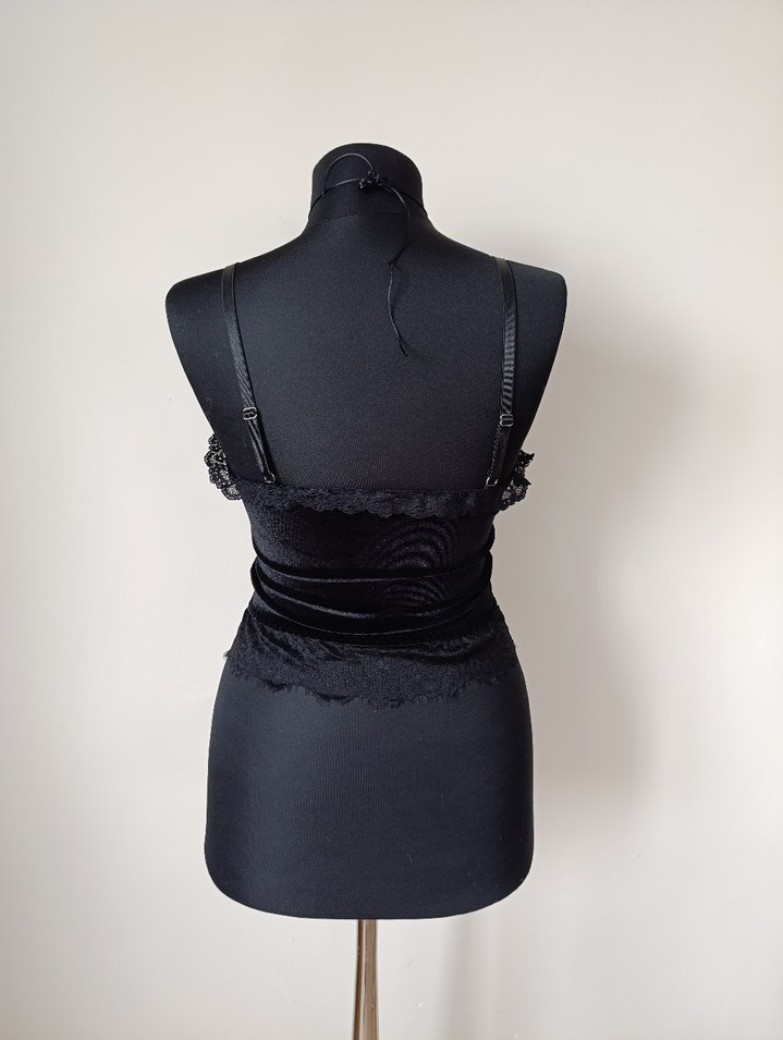 Dantel Detaylı Gotik Siyah Strappy Büstiyer - Görsel 5