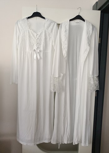 Nakış Detaylı Beyaz Uzun Kadın Sabahlık - Görsel 17