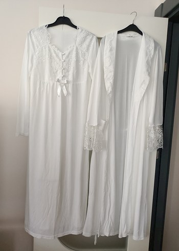 Nakış Detaylı Beyaz Uzun Kadın Sabahlık - Görsel 20