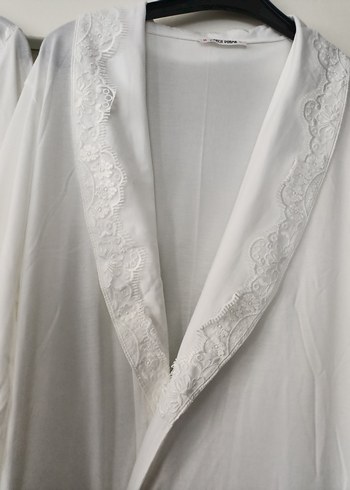 Nakış Detaylı Beyaz Uzun Kadın Sabahlık - Görsel 9