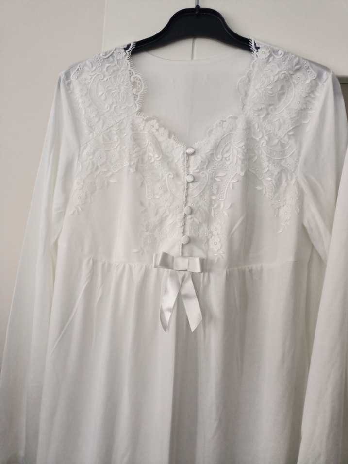 Nakış Detaylı Beyaz Uzun Kadın Sabahlık - Görsel 2