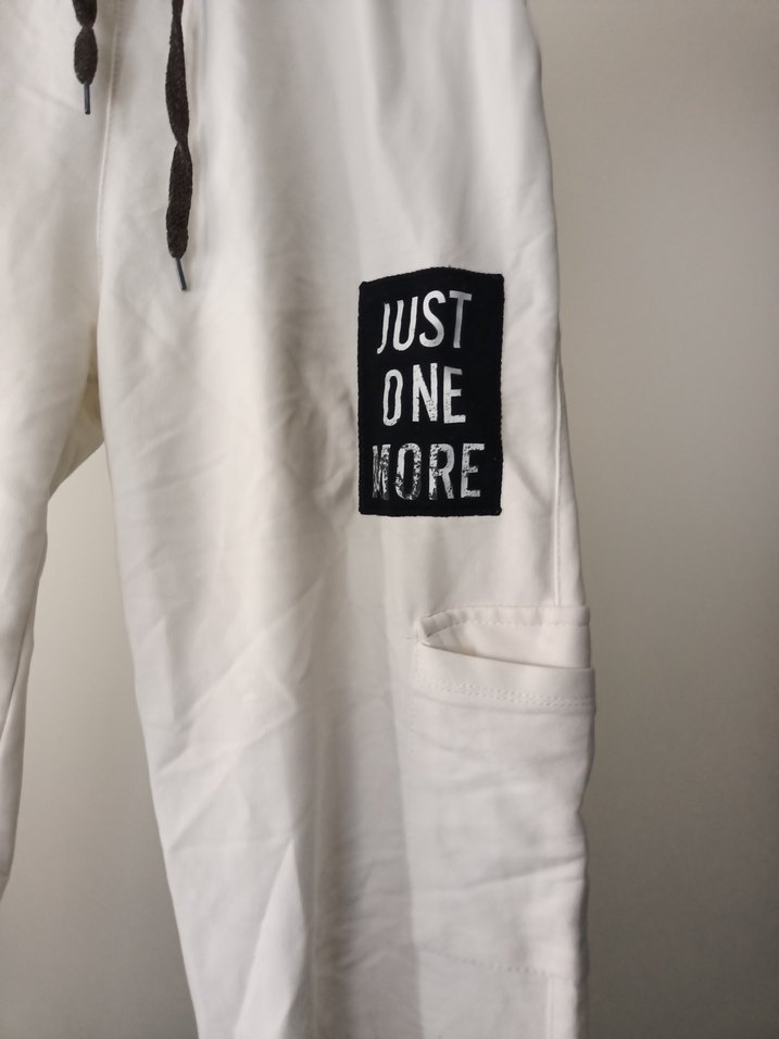 Beyaz Baskılı Rahat Kesim Kadın Eşofman Altı - Görsel 4