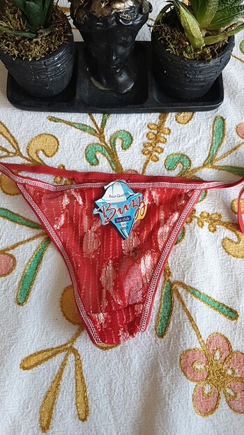 Kırmızı tanga