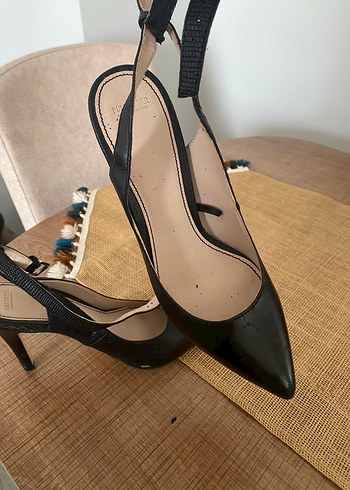 Pull and Bear Klasik Siyah Tokalı Stiletto Kadın Ayakkabı