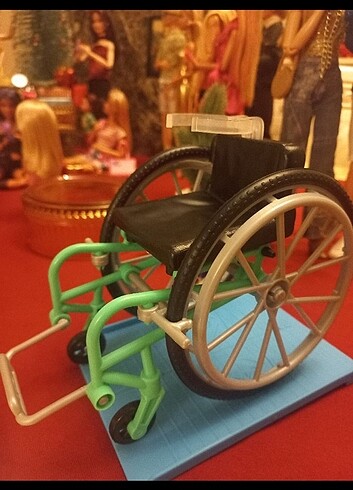 Barbie tekerlekli sandalye fashionistas ken serisi