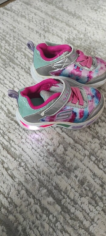 21 Beden Skechers kız çocuk ayakkabısı