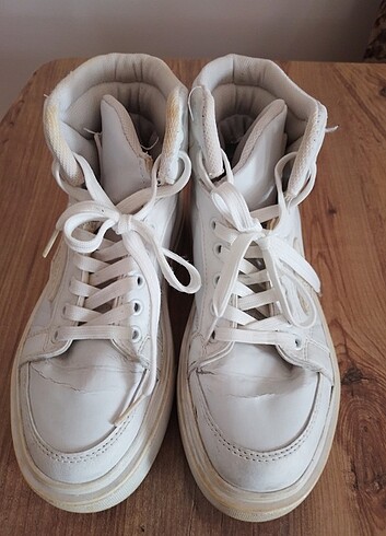 37 Beden beyaz Renk 2 cift spor ayakkabi 80 tl 37 numara