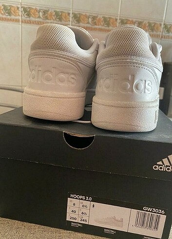 40 Beden beyaz Renk Orjinal Adidas spor ayakkabı 