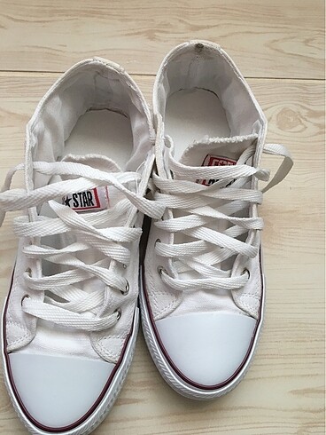 Beyaz converse