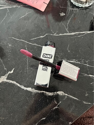 Beden Flormar Kiss me more shin