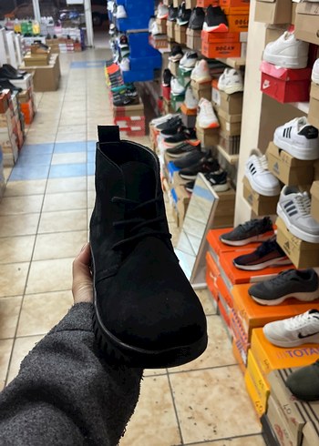 Siyah kadın Street Style Bot - Görsel 2