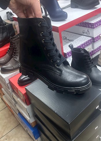 Siyah Yüksek Topuklu Kemer Detaylı Kadın Bot - Görsel 2