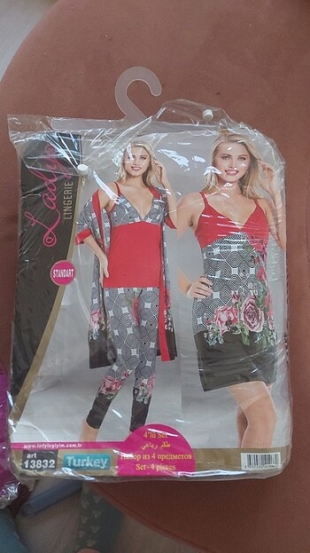 Diğer 4 lü pijama takımı
