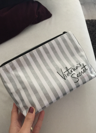 Orijinal Victoria?s Secret Makyaj Cantasi