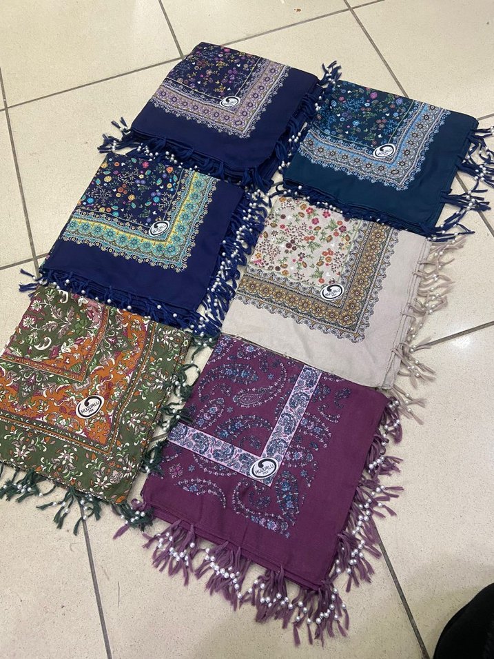 kenarı boncuk işlemeli mevsimlik eşarplar - Görsel 2