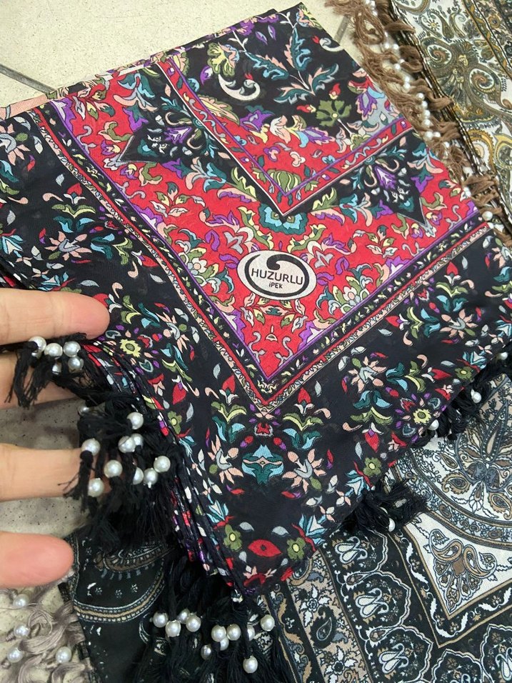 kenarı boncuk işlemeli mevsimlik eşarplar - Görsel 5