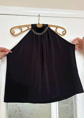 Zincir Detaylı Siyah Bluzu