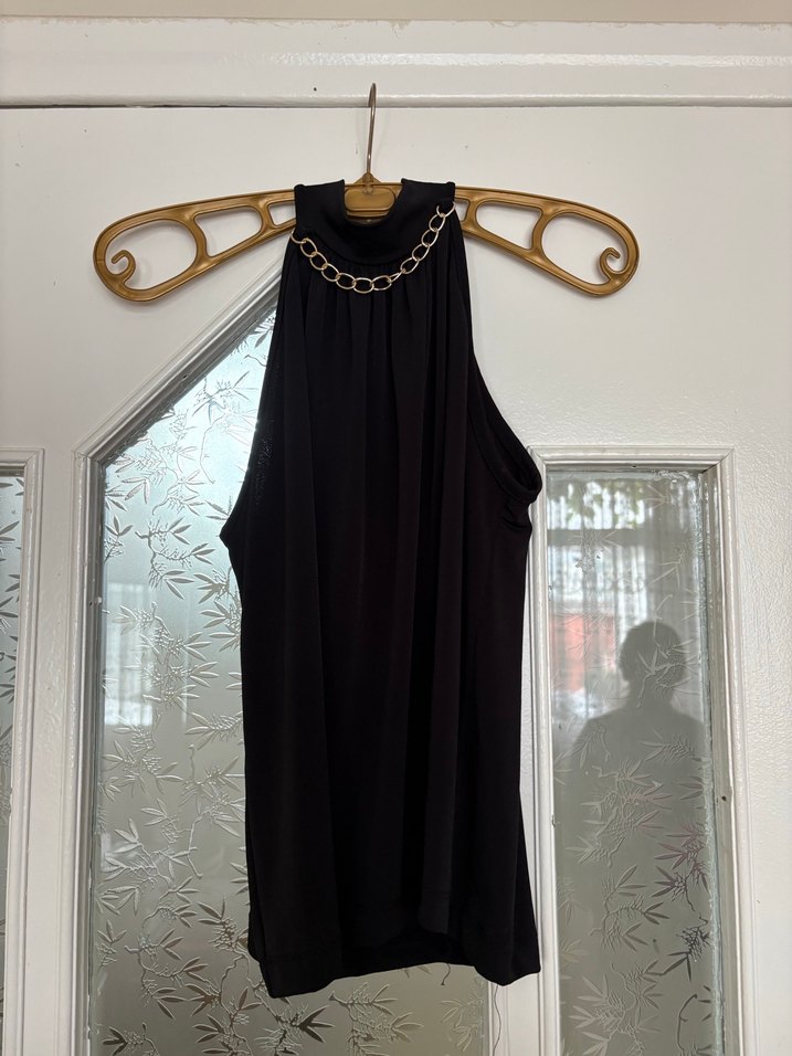 Zincir Detaylı Siyah Bluzu - Görsel 3