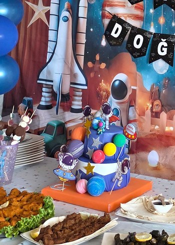 Renkli Uzay Temalı Figürlü maket Pasta