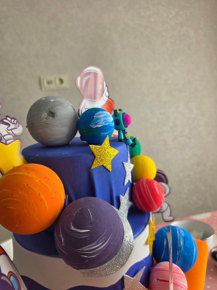 Renkli Uzay Temalı Figürlü maket Pasta - Görsel 4