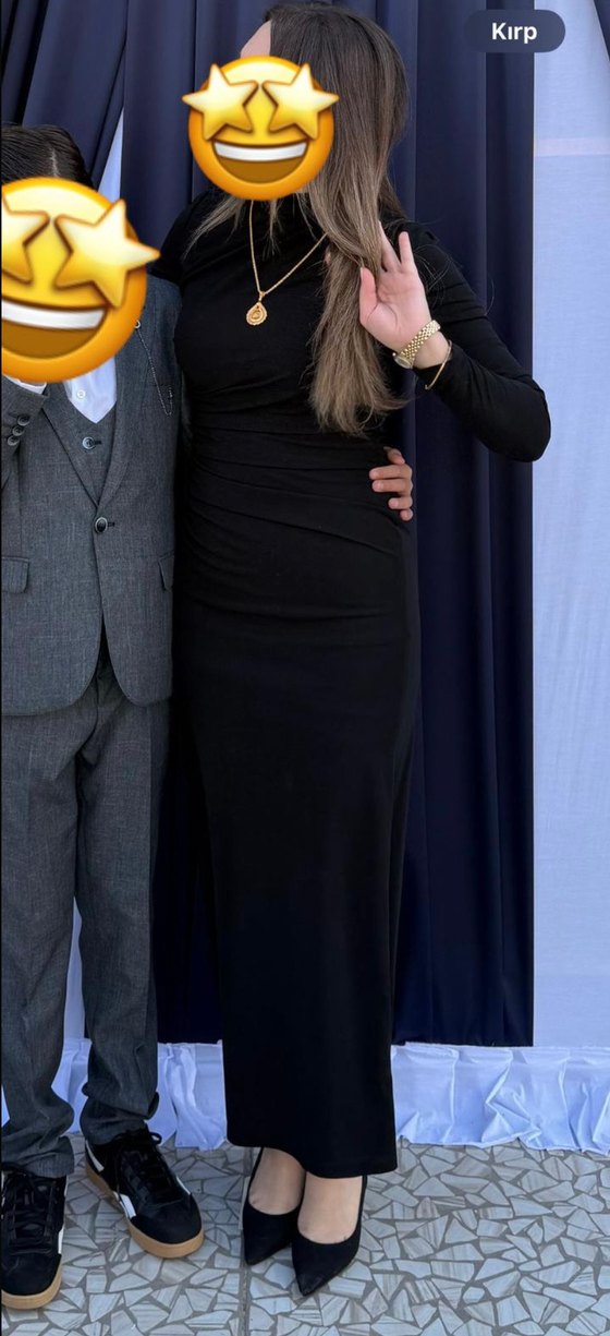 Uzun Siyah Dökümlü Keten Elbise - Görsel 2