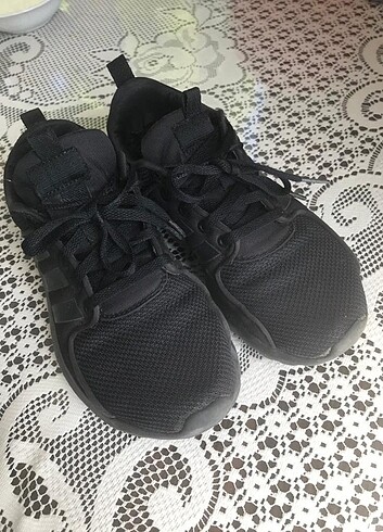 Adidas spor ayakkabı 