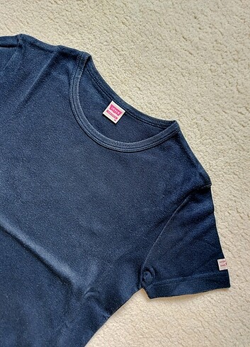 LEVIS TSHIRT FOR GIRLS M BEDEN