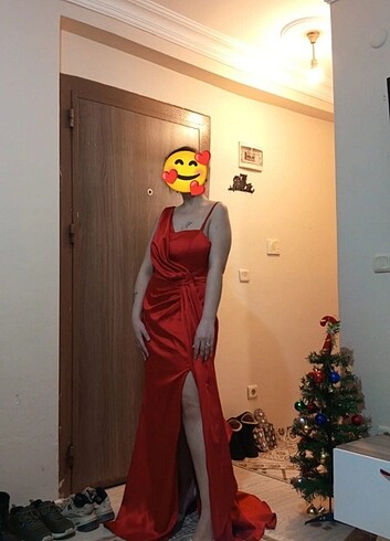 Kırmızı Saten Elbise??