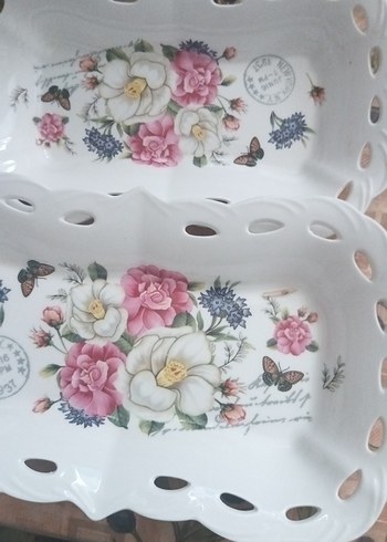 Çiçek Desenli Beyaz Porselen Tabaklar - Görsel 2