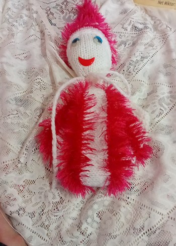 Pembe ve Renkli Örgü Bebek
