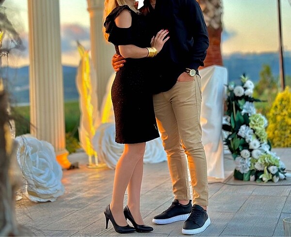 Zara Siyah dantelli kısa midi abiye elbise