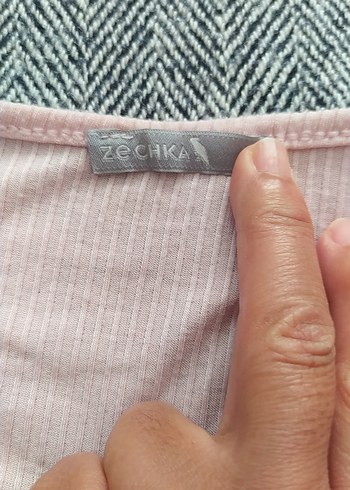 Pembe V Yaka Kısa Kollu Büzgülü Kız Tişörtü - Görsel 4