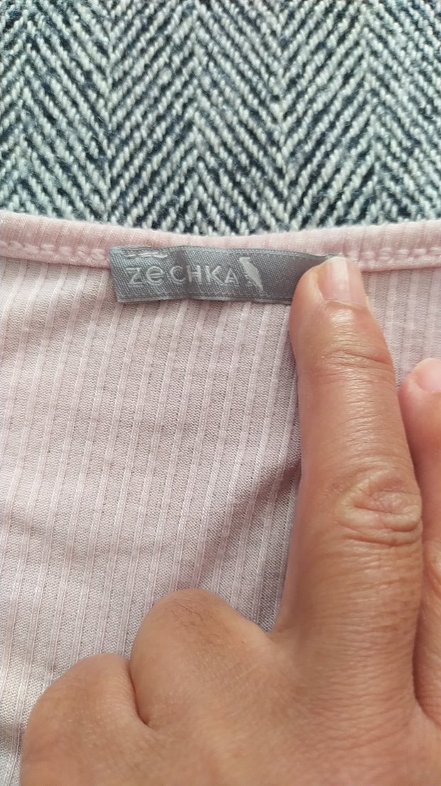 Pembe V Yaka Kısa Kollu Büzgülü Kız Tişörtü - Görsel 4