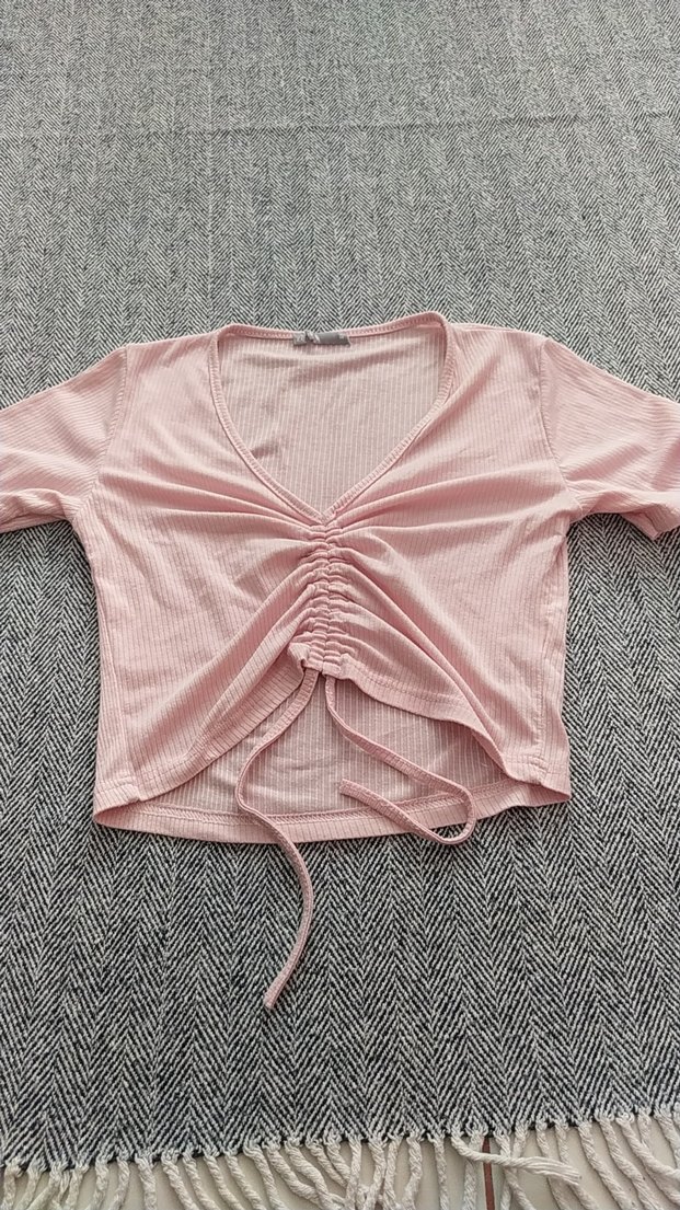 Pembe V Yaka Kısa Kollu Büzgülü Kız Tişörtü - Görsel 2