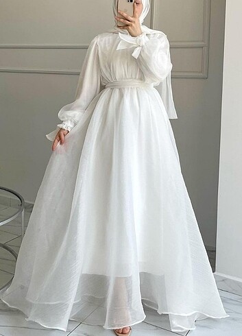 Uzun Beyaz Elbise 