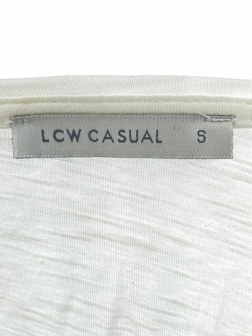 s Beden beyaz Renk LC Waikiki T-shirt %70 İndirimli.