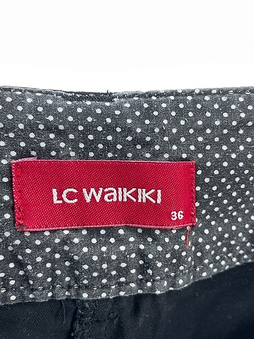 36 Beden siyah Renk LC Waikiki Mini Şort %70 İndirimli.