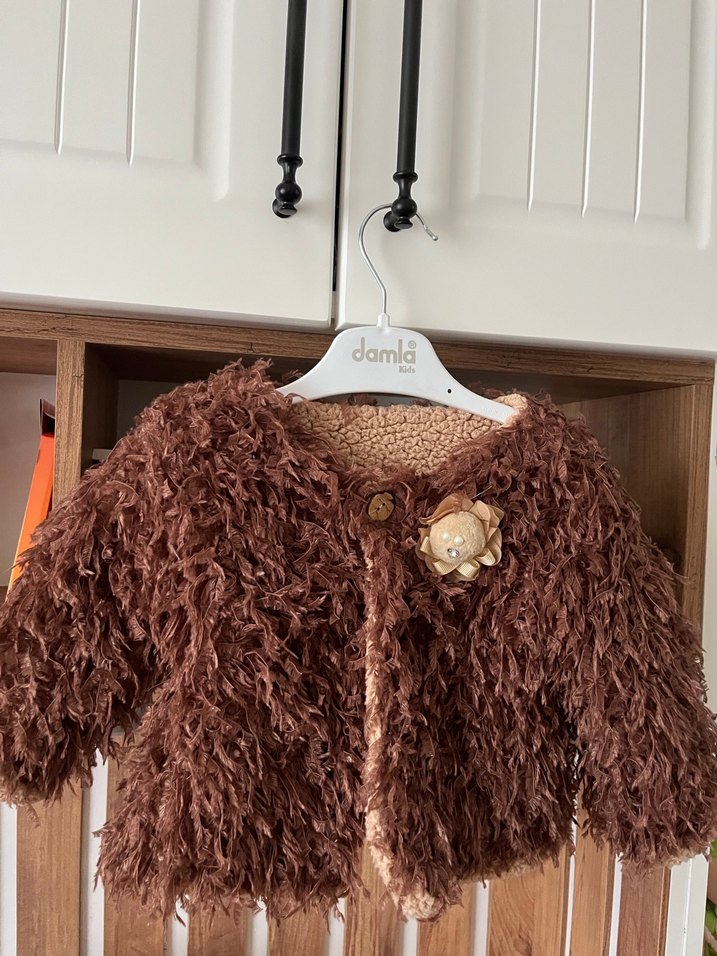 Kız Çocuk Kahverengi Kürk Detaylı Hırka - Görsel 2