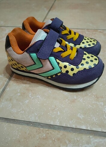 Hummel spor ayakkabı orjinal bir üründür  - Görsel 6