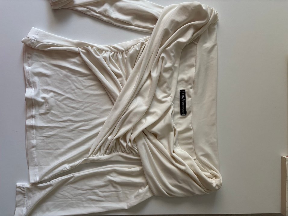 Beyaz Drapeli madonna yaka bluz - Görsel 5