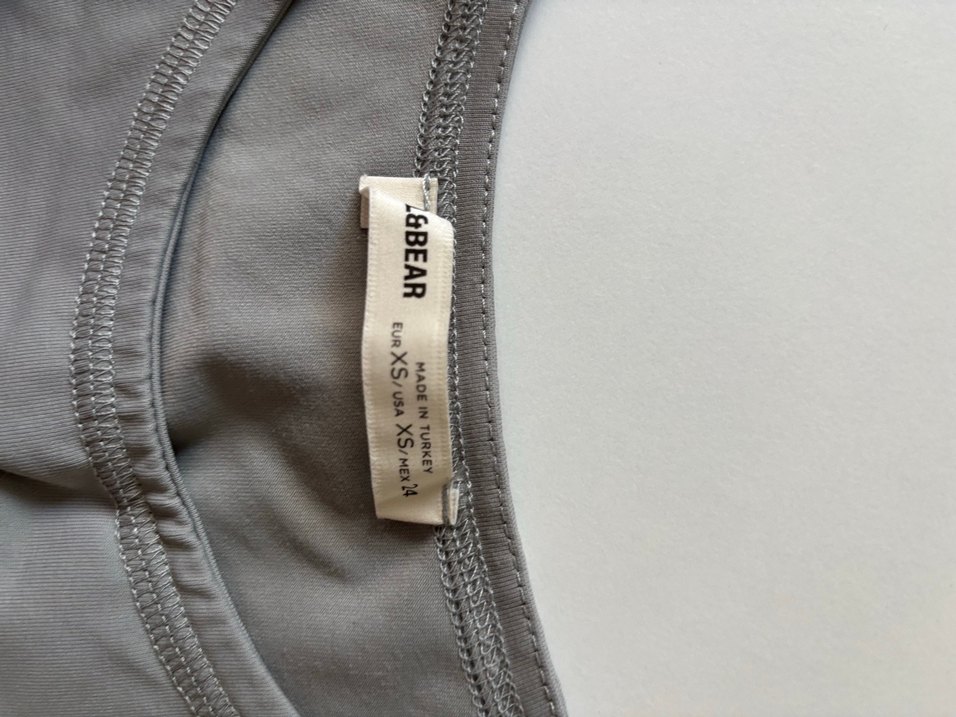 Gri Yüksek Yakalı Kolsuz Crop Top - Görsel 5