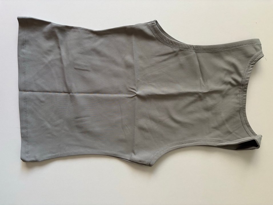 Gri Yüksek Yakalı Kolsuz Crop Top - Görsel 4