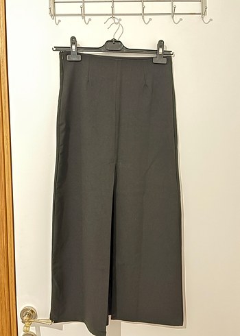 Siyah yırtmaçlı  Uzun Etek - Görsel 4